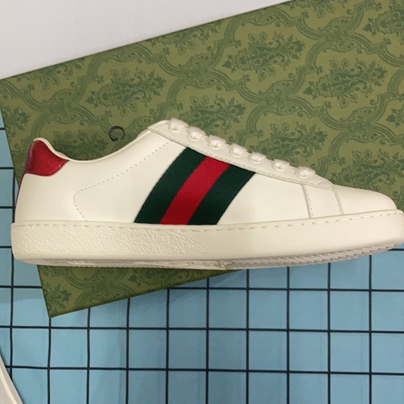 Gucci White Sneakers with Red and Green Stripes - Picture 5 of 12